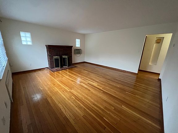5th image of 225 Orient Way Floor 1