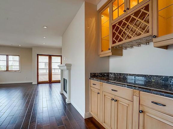 4th image of 301-10707 Missouri Ave #301