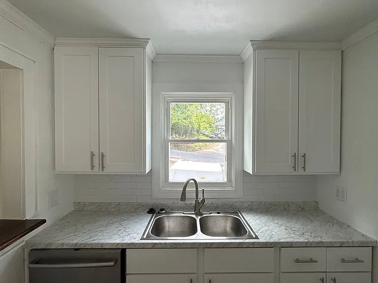 1569 Valley Dr — Photo 8