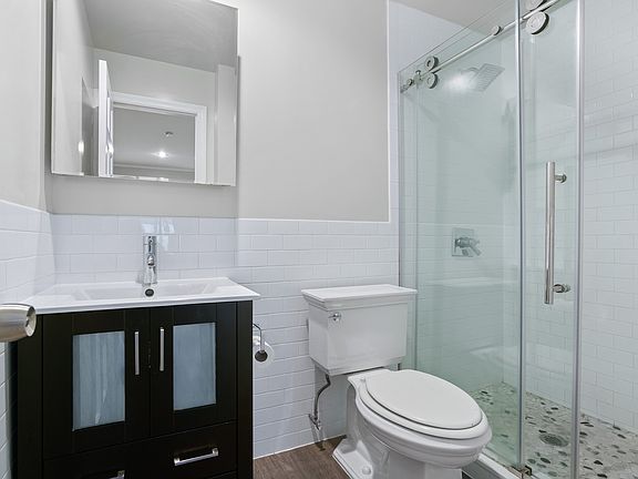 3rd image of 445 W 36th St APT 12