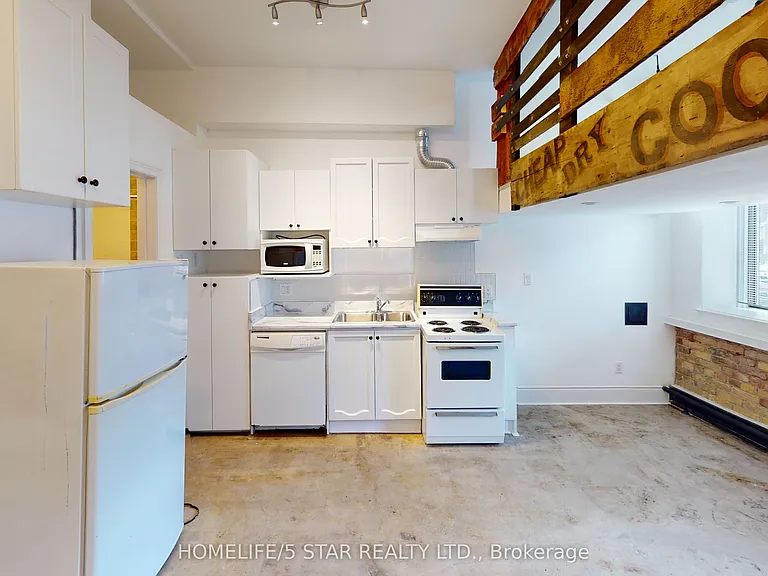 1152 Gerrard St E #203 — Photo 6