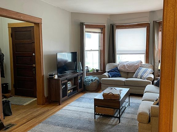Living Room/ Foyer
