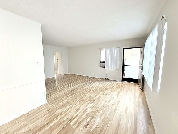 4th image of 14304-14308 Dickens St #1