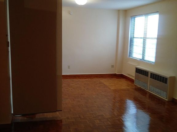 3rd image of 14 Elk St #637