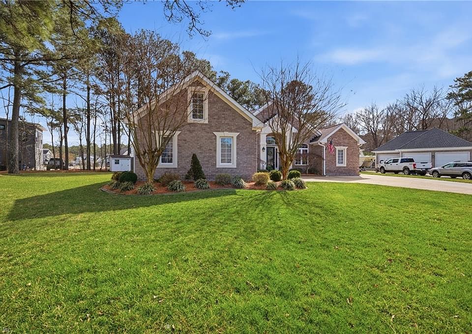 1st image of 913 Corrente Ln