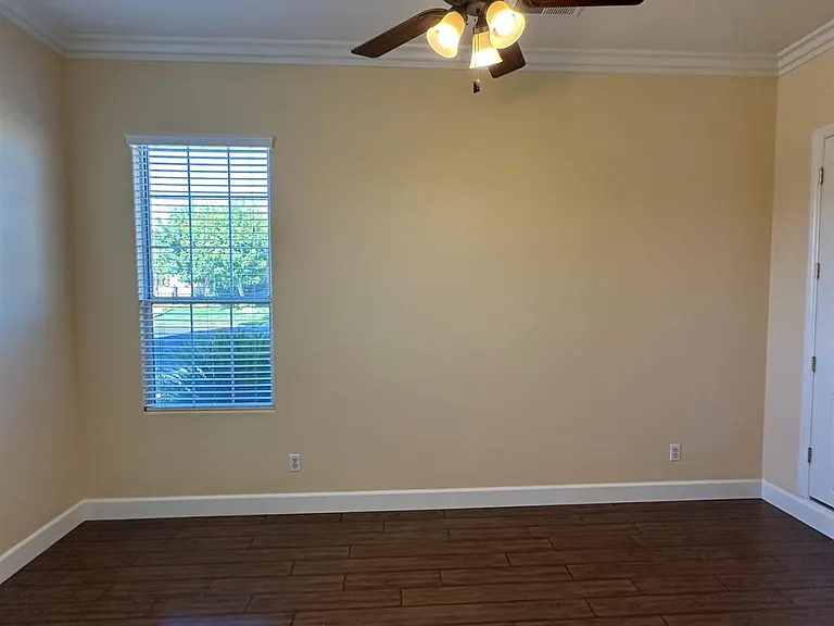 768 Quincy Ave — Photo 3