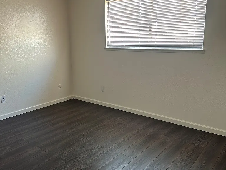 1529 Santa Ana Ave — Photo 9