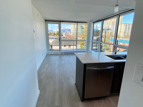 3rd image of 2975 Oak St #501