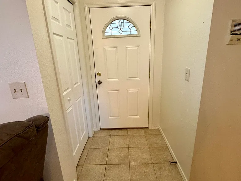 11427 Heritage Ct #9 — Photo 5