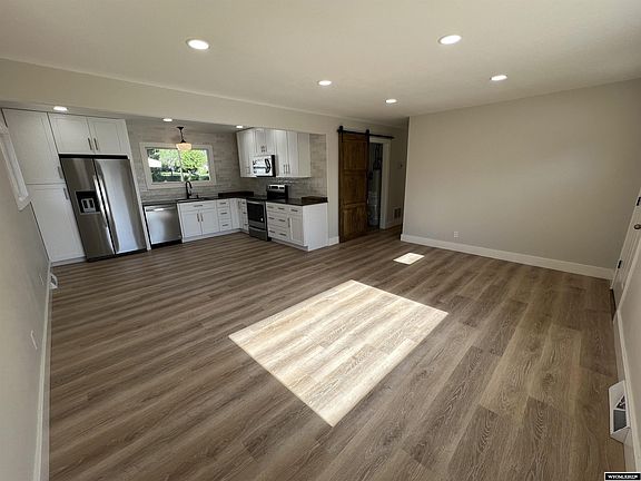 5th image of 714 N 2nd St W