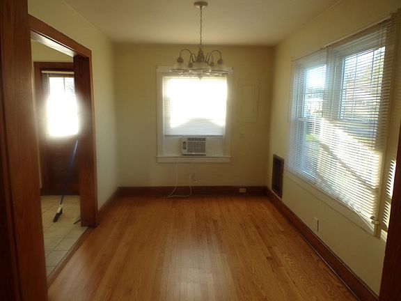 4th image of 905 Johnson Ave APT 3