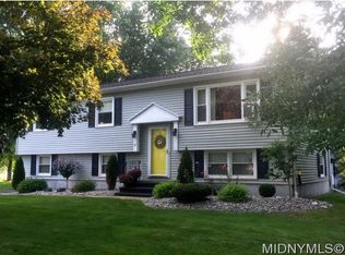 37 Meadowbrook Dr, New Hartford, NY 13413