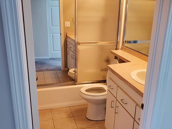 4th image of 4052 Saint Andrews Ct APT 5