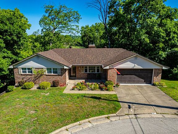 3rd image of 826 Dean Dr