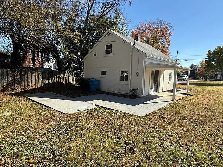 2608 Dorchester Dr NW — Photo 4