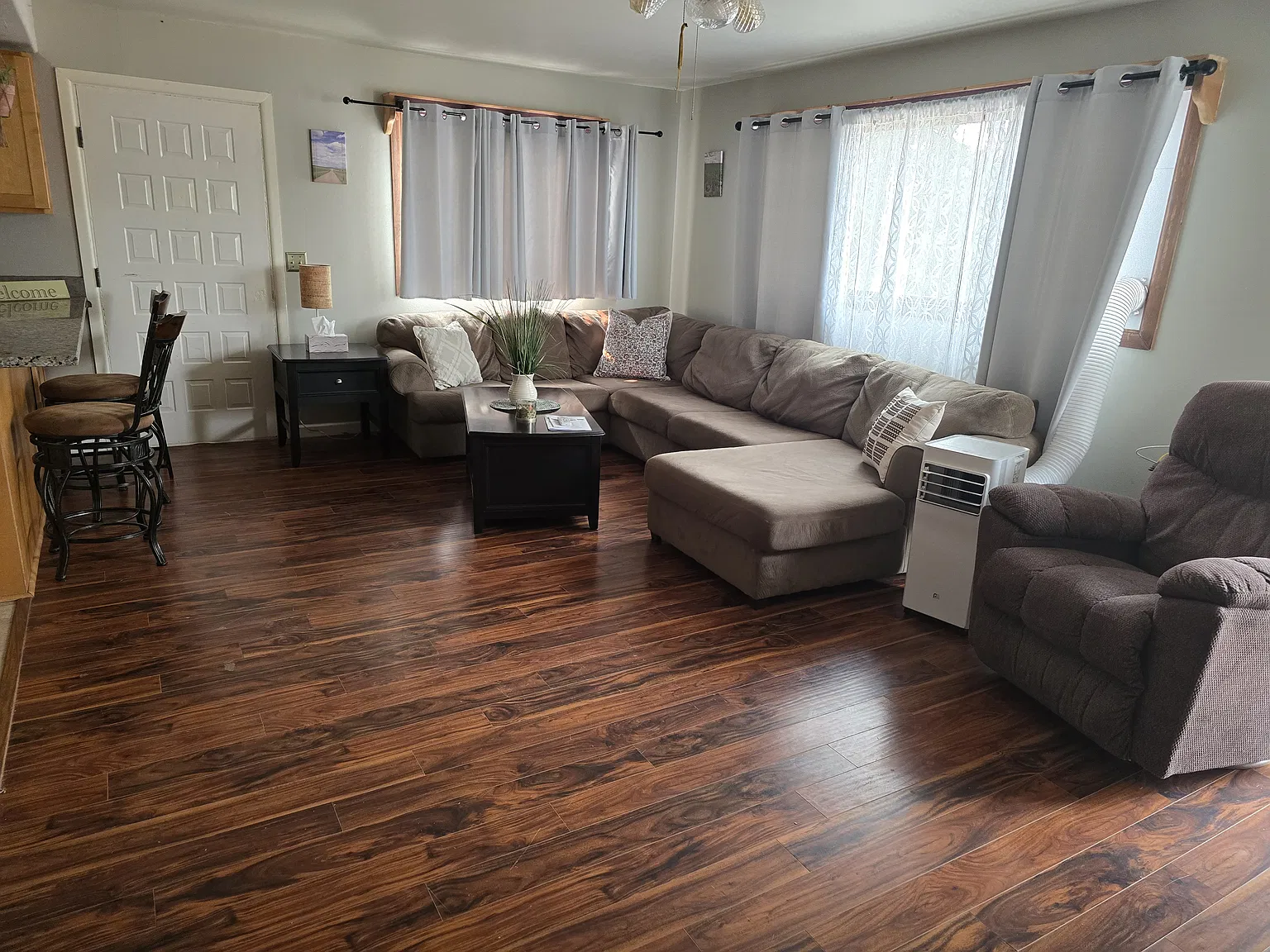2 bed, 800 sqft, $1,400 — Photo 3