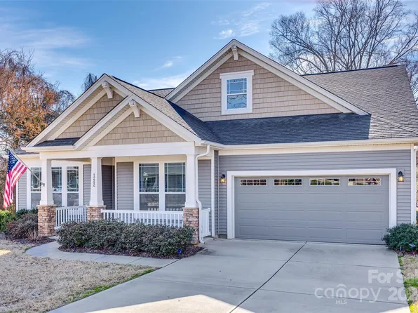 1242 Kings Grove Dr, York, SC 29745