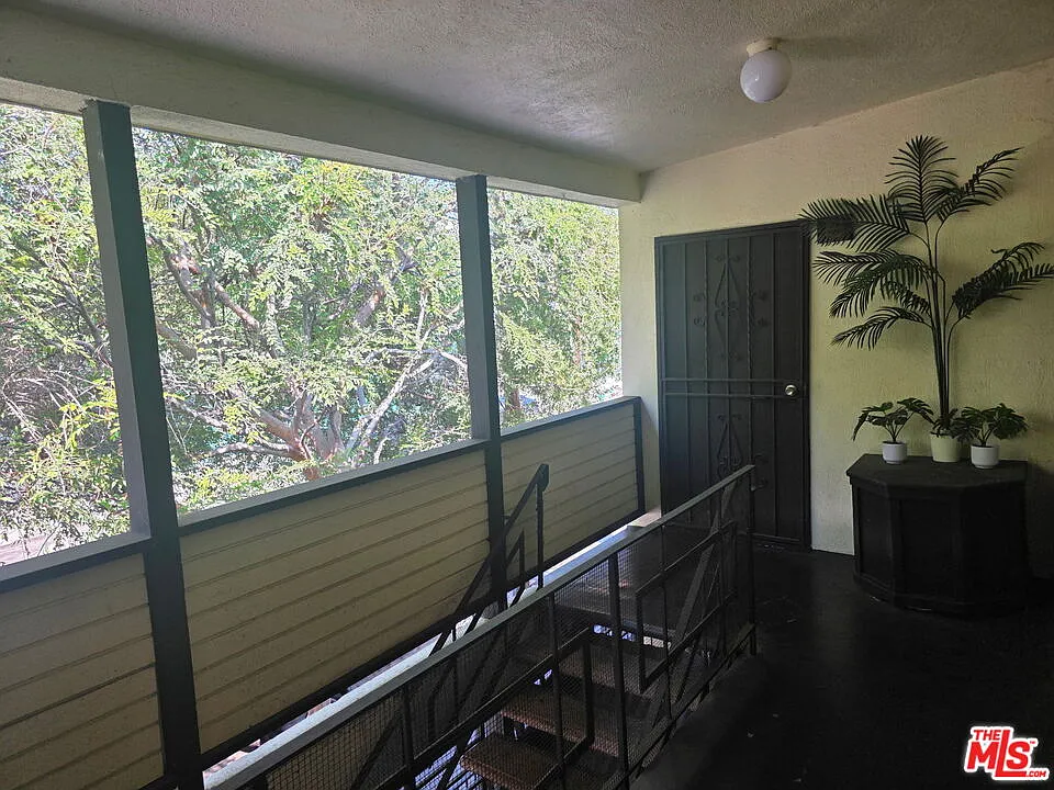 Studio, 1.0 bath, 700 sqft, $1,700 — Photo 2