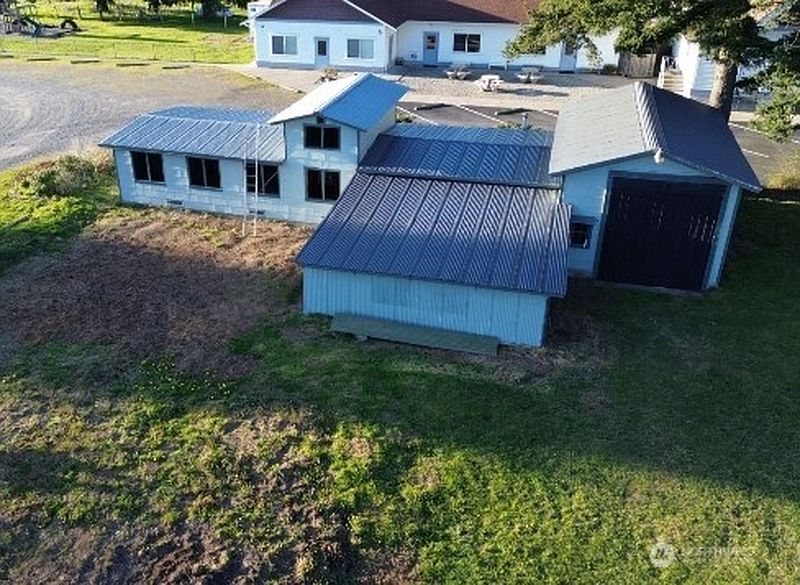 5th image of 108 W Bartlett Road