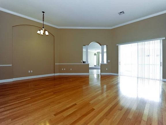 4th image of 6834 Bushnell Dr