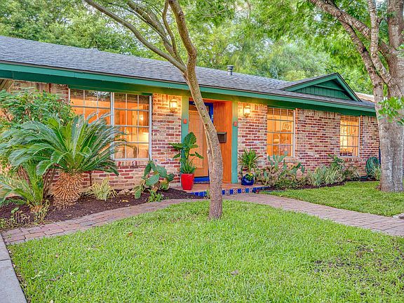 2nd image of 2908 Pinecrest Dr