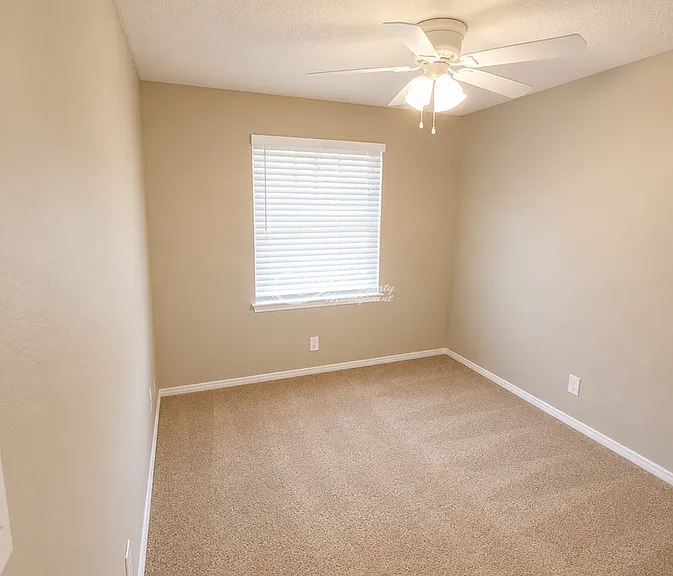 2214 Carousel Dr — Photo 13