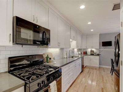 914 E 37th St, Austin, TX, 78705