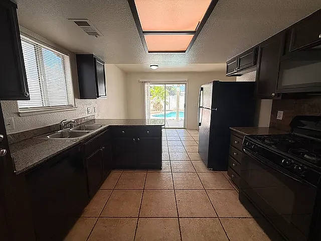 6109 Crockery St — Photo 10