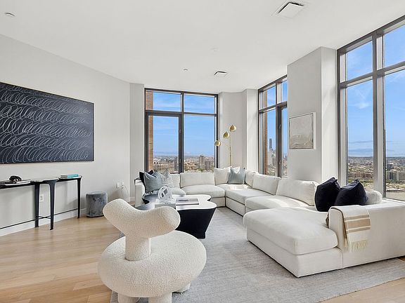 2nd image of 75 Wall St APT Phd1