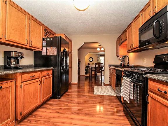 2nd image of 17557 Durant St NE