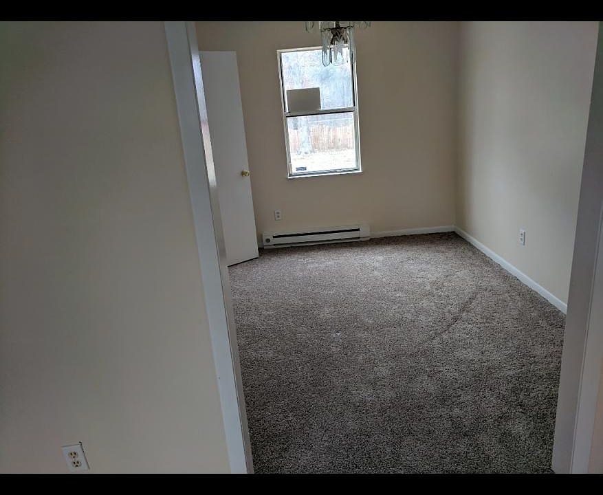 Formal dining room wall to wall carpet