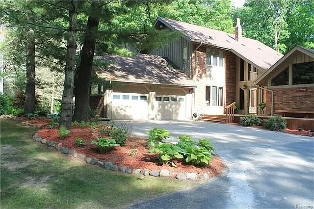 5186 Golf Club Rd photo 1