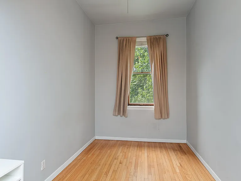 110 W 71st St #2B — Photo 4