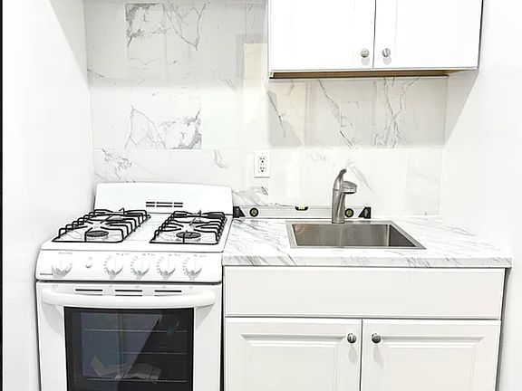 5th image of 21 E 62nd St APT 4B