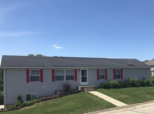 504 Madison St SE, Cascade, IA 52033