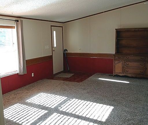 Entry to Living Area