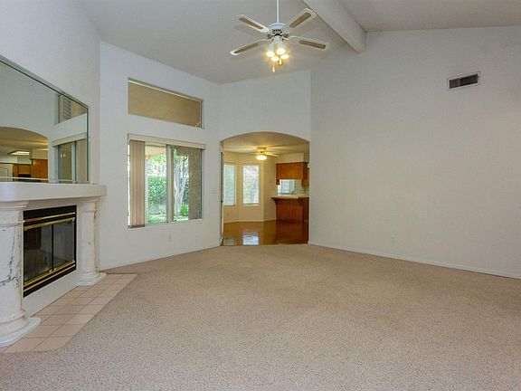 4th image of 1090 E Democracy Ave