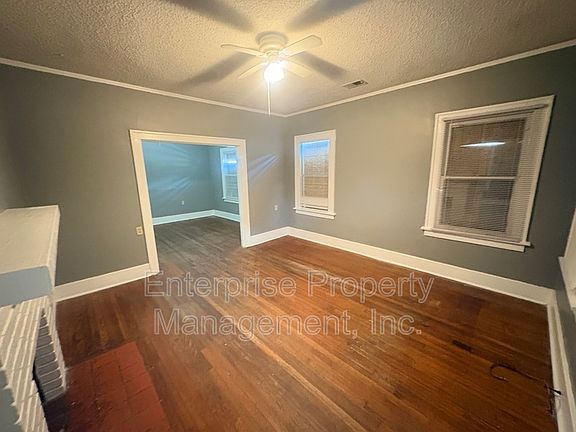 3rd image of 861 Goodwyn St