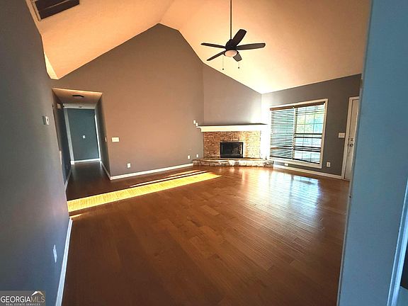 4th image of 610 Autumn Leaf Cir