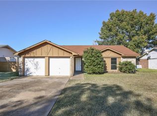 1109 Augusta Rd, Benbrook, TX 76126