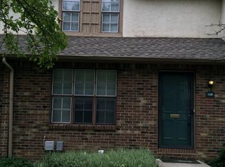 128 Stornoway Dr E, Columbus, OH 43213