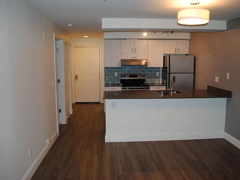 Cameron Apartments — Photo 13