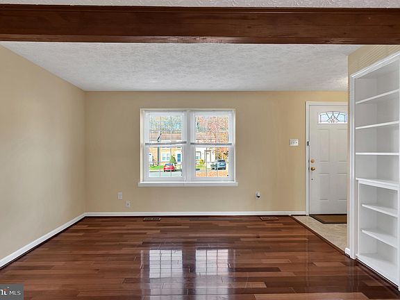 4th image of 5561 Macduff Ct