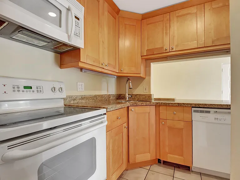 616 Sea Pine Way #C2 — Photo 7