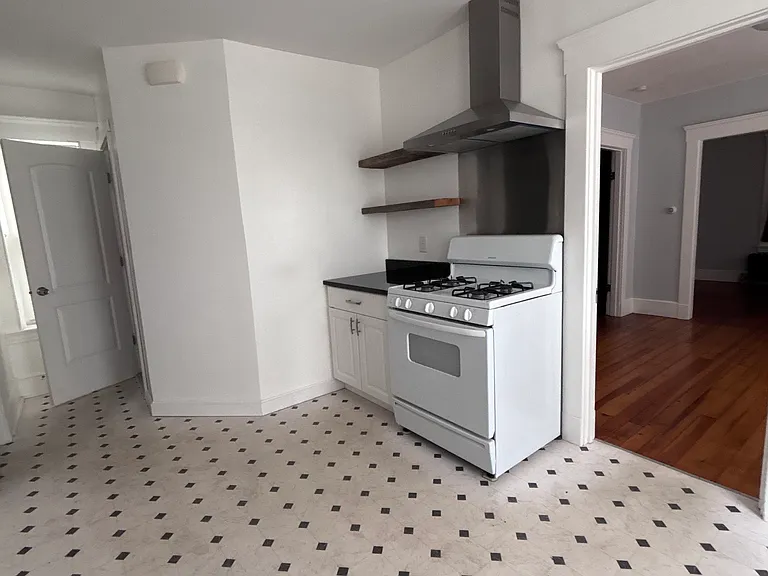 86 Hinman St #1 — Photo 1