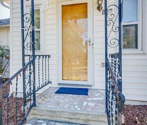 4th image of 822 Lamont St