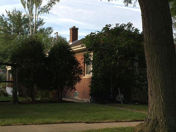3rd image of 3835 Louise St