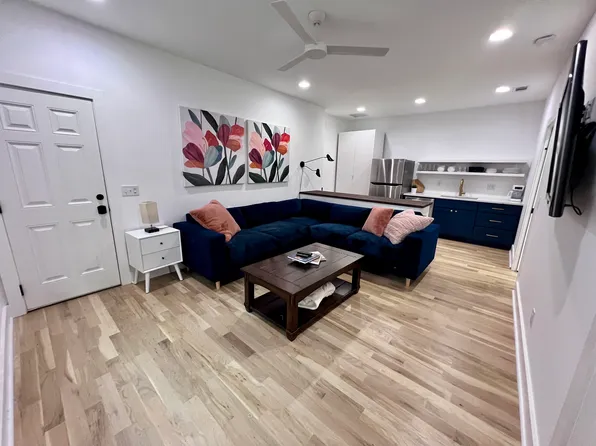 810 Scott Cir, Decatur, GA 30033