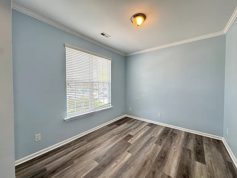 413 Hamlet Park Dr — Photo 5