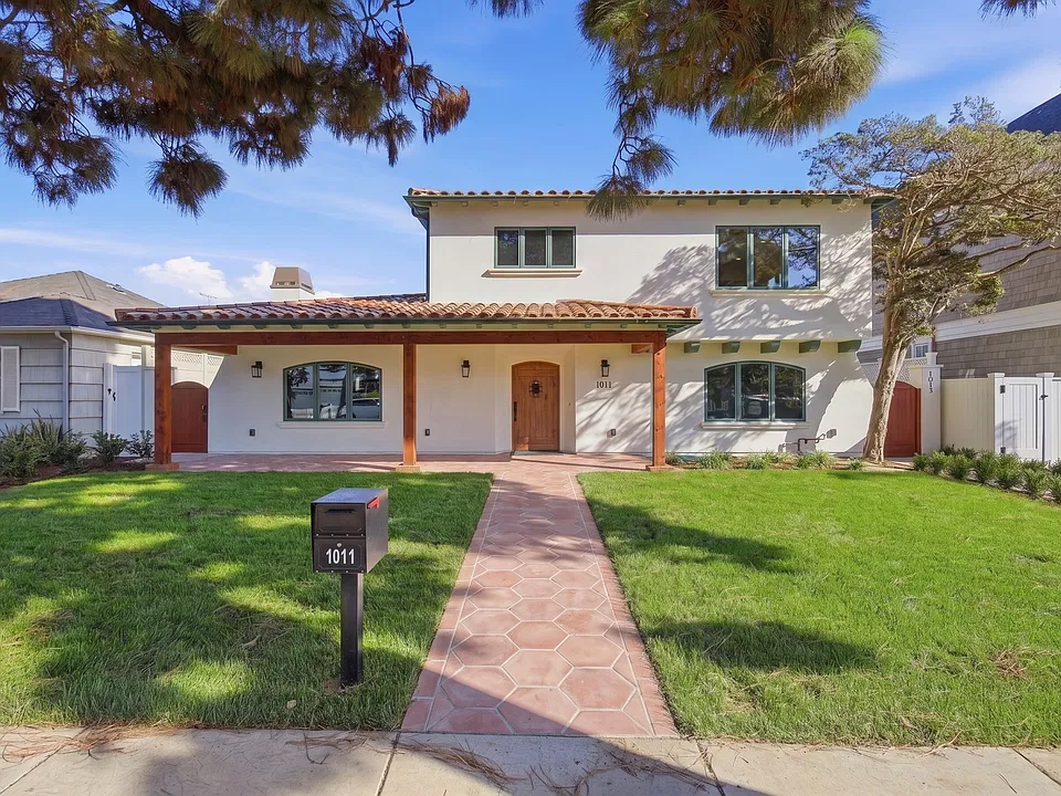 1011 F Ave